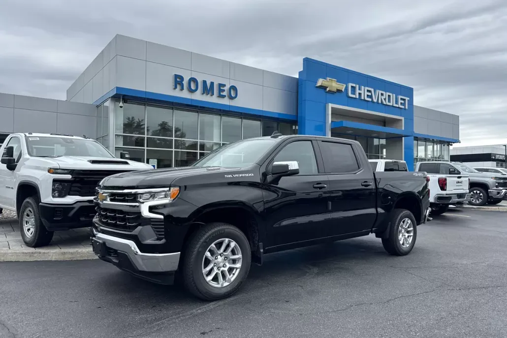 2025 Chevrolet Silverado 1500 LT photo 1