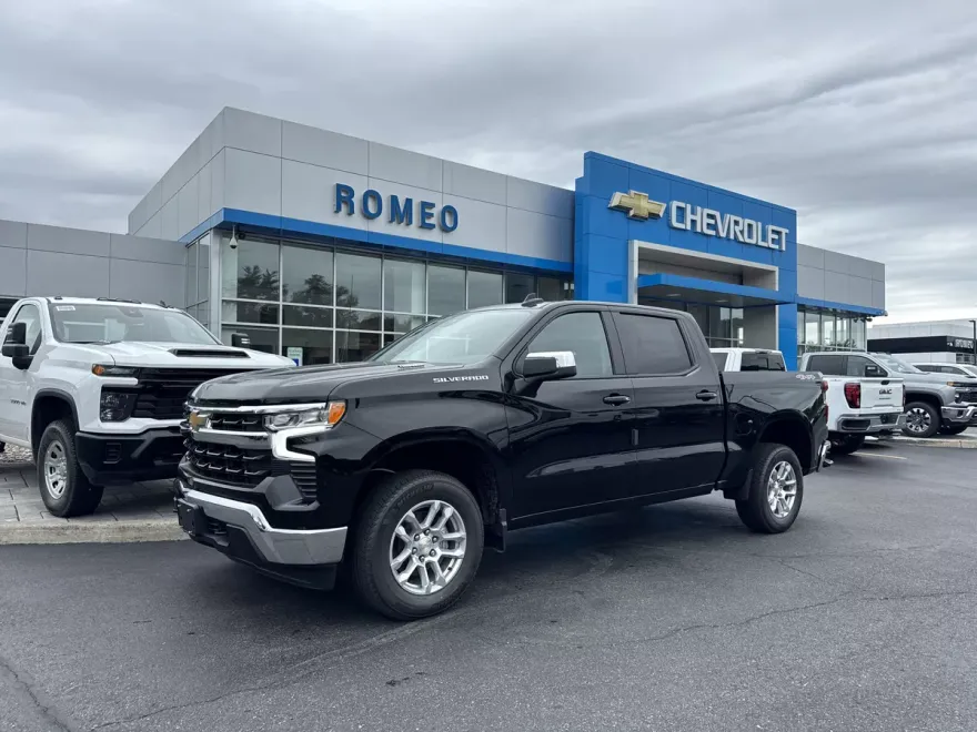 2025 Chevrolet Silverado 1500 LT photo 1