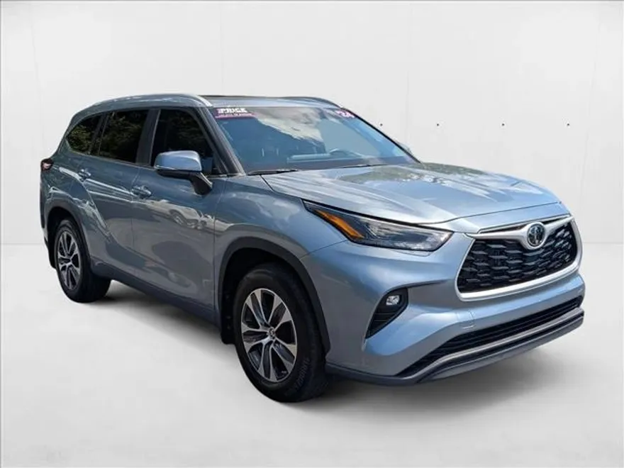 2024 Toyota Highlander XLE photo 1