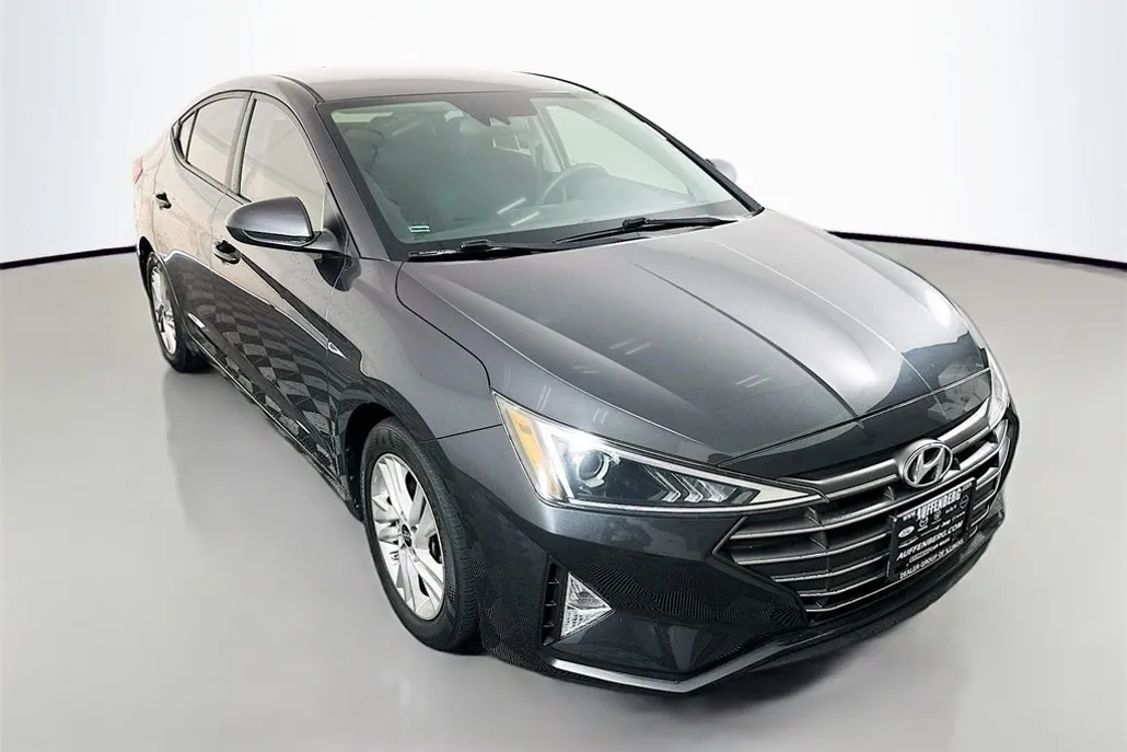 2020 Hyundai Elantra SEL photo 1
