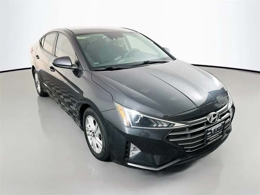 2020 Hyundai Elantra SEL photo 1