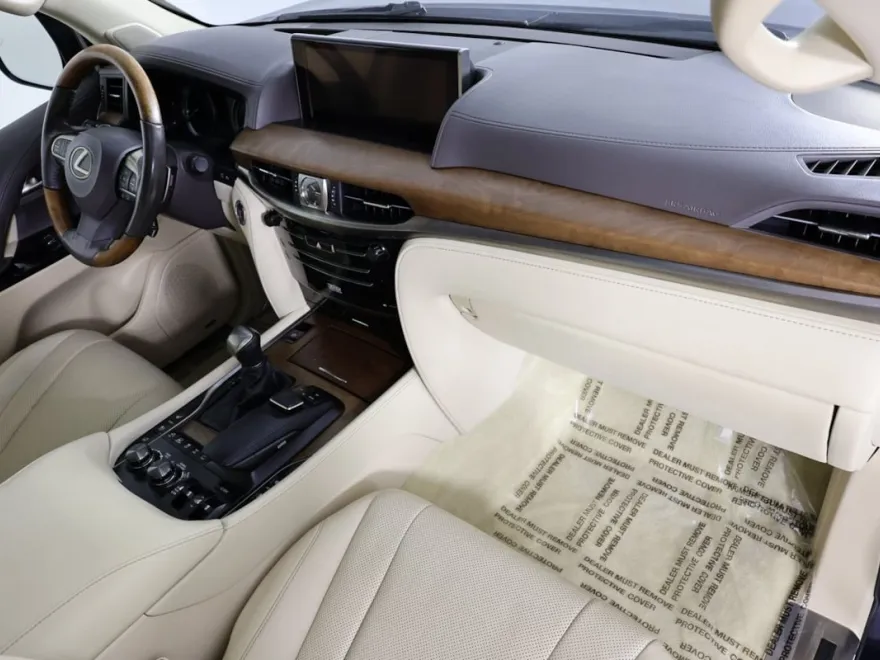 2017 Lexus LX 570 photo 34