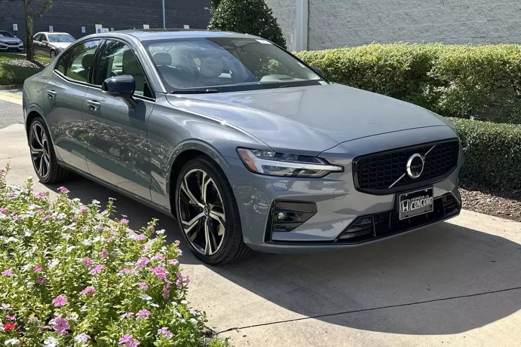 2024 Volvo S60 Plus photo 1