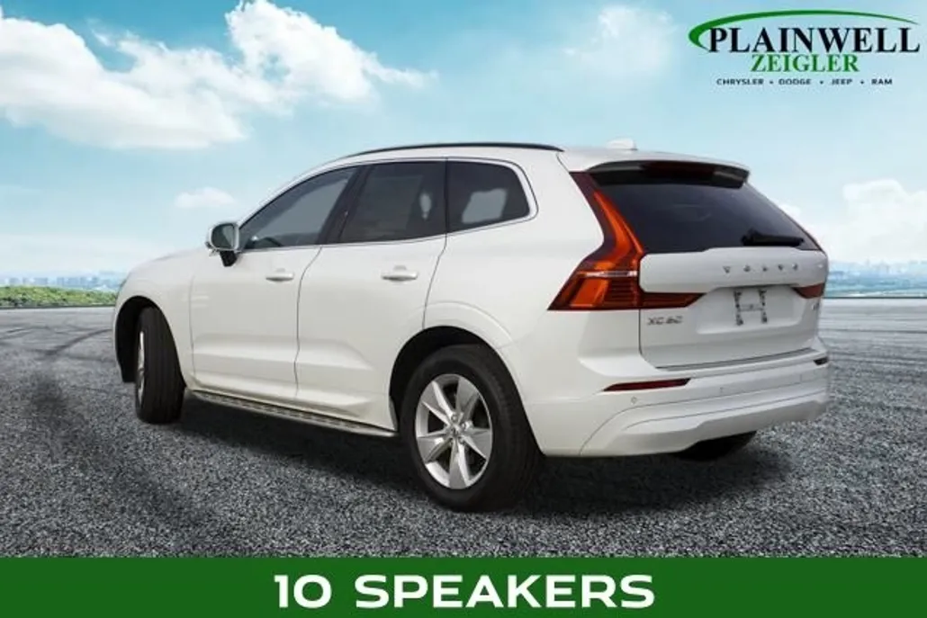 2022 Volvo XC60 B5 Momentum photo 1