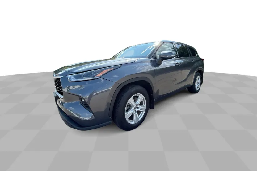 2021 Toyota Highlander LE photo 1