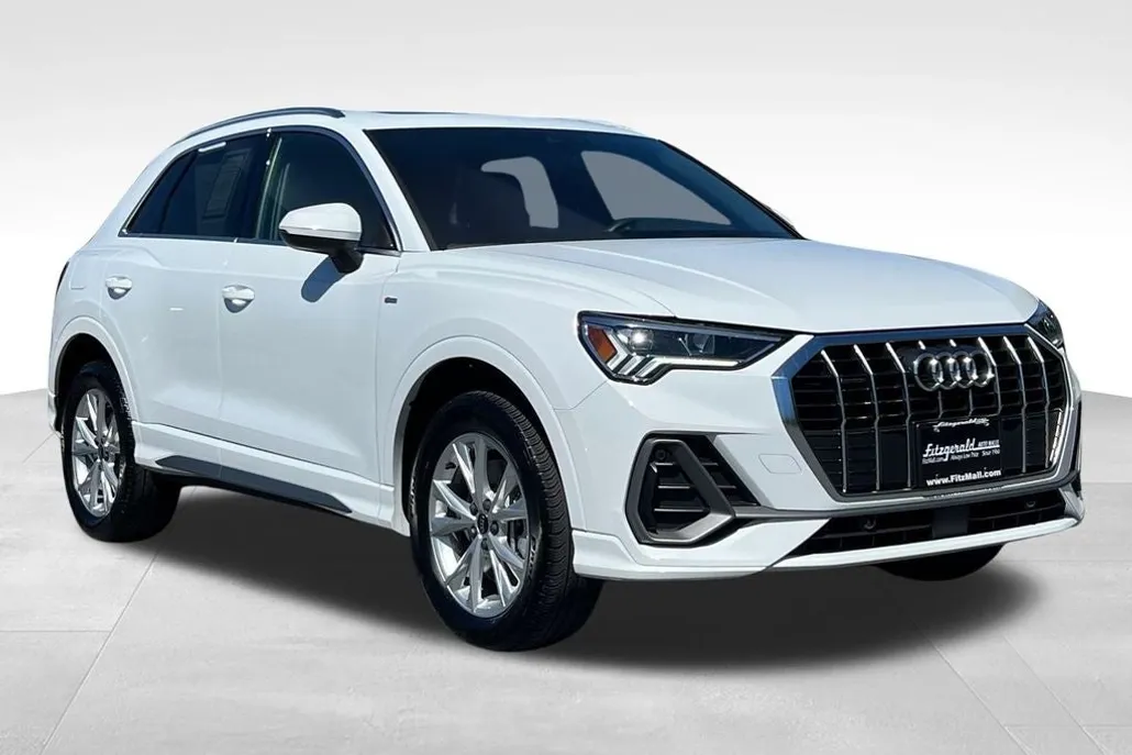 2025 Audi Q3 45 TFSI S line Premium photo 1
