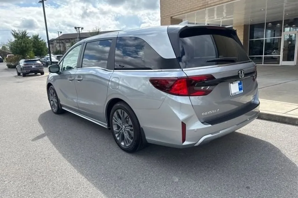 2026 Honda Odyssey Touring photo 1