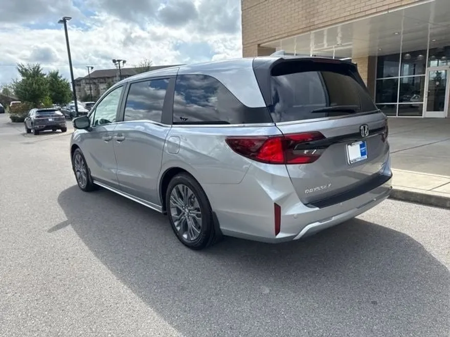 2026 Honda Odyssey Touring photo 1