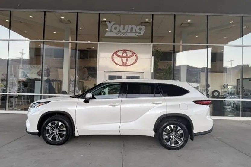 2020 Toyota Highlander XLE photo 1