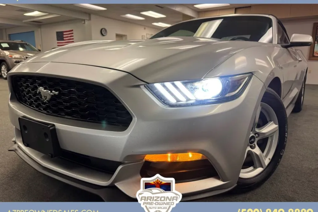 2015 Ford Mustang V6 Convertible photo 1
