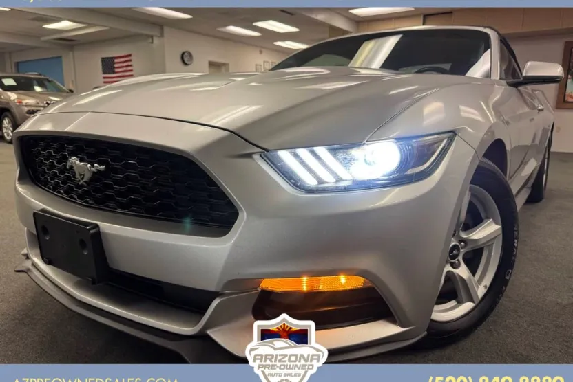 2015 Ford Mustang V6 Convertible photo 1