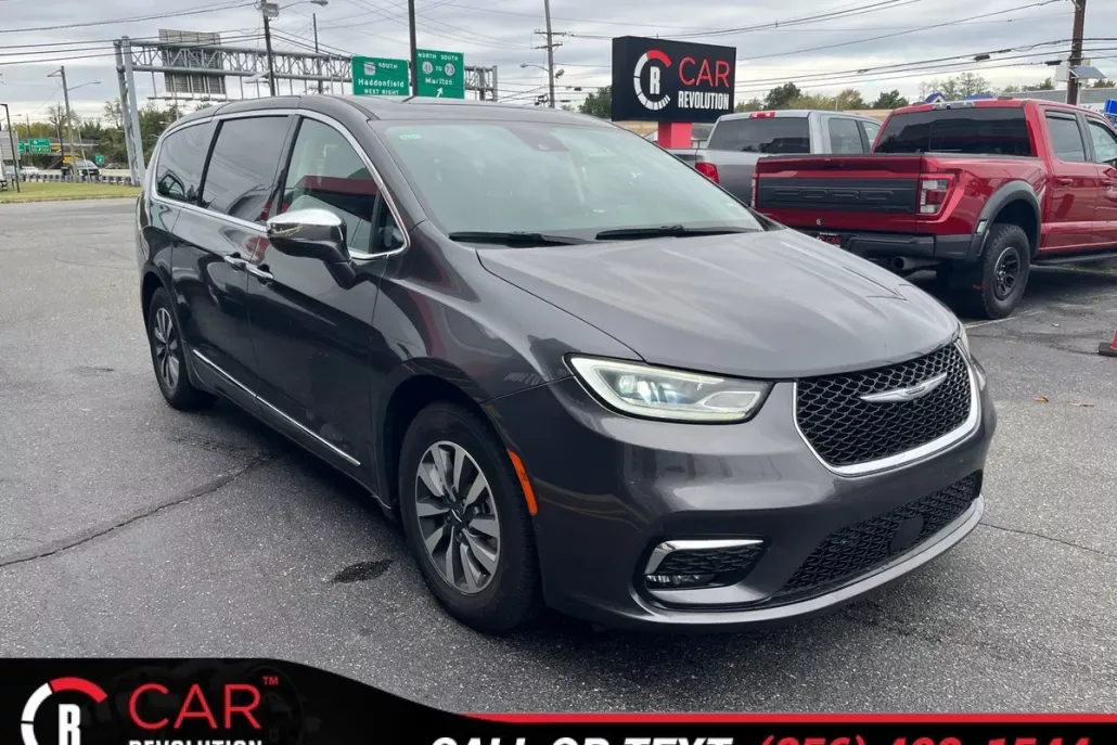 2022 Chrysler Pacifica Hybrid Limited photo 1