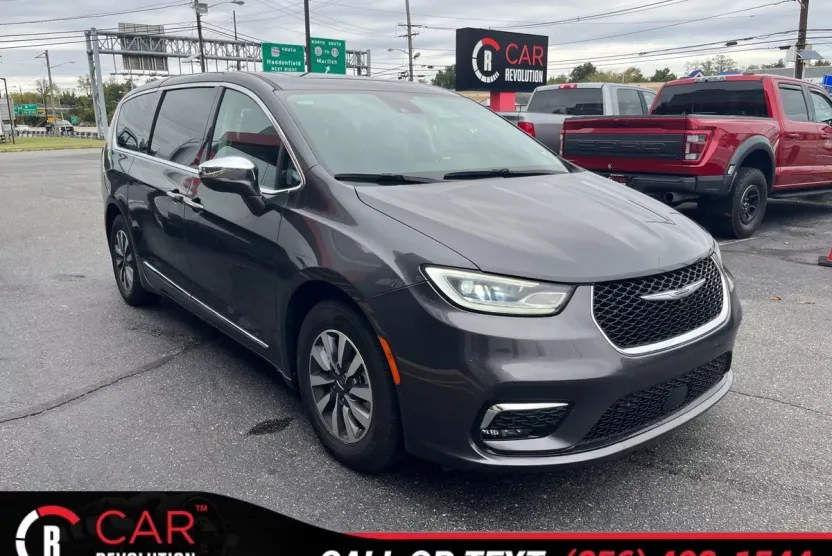2022 Chrysler Pacifica Hybrid Limited photo 1