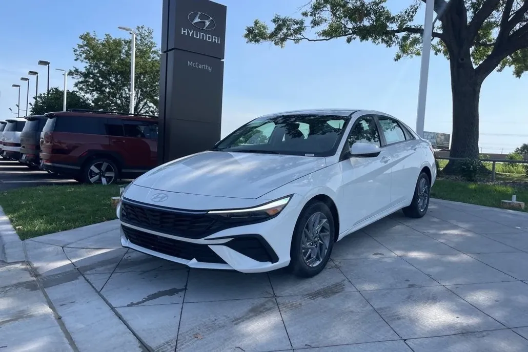 2025 Hyundai Elantra Hybrid Blue photo 1
