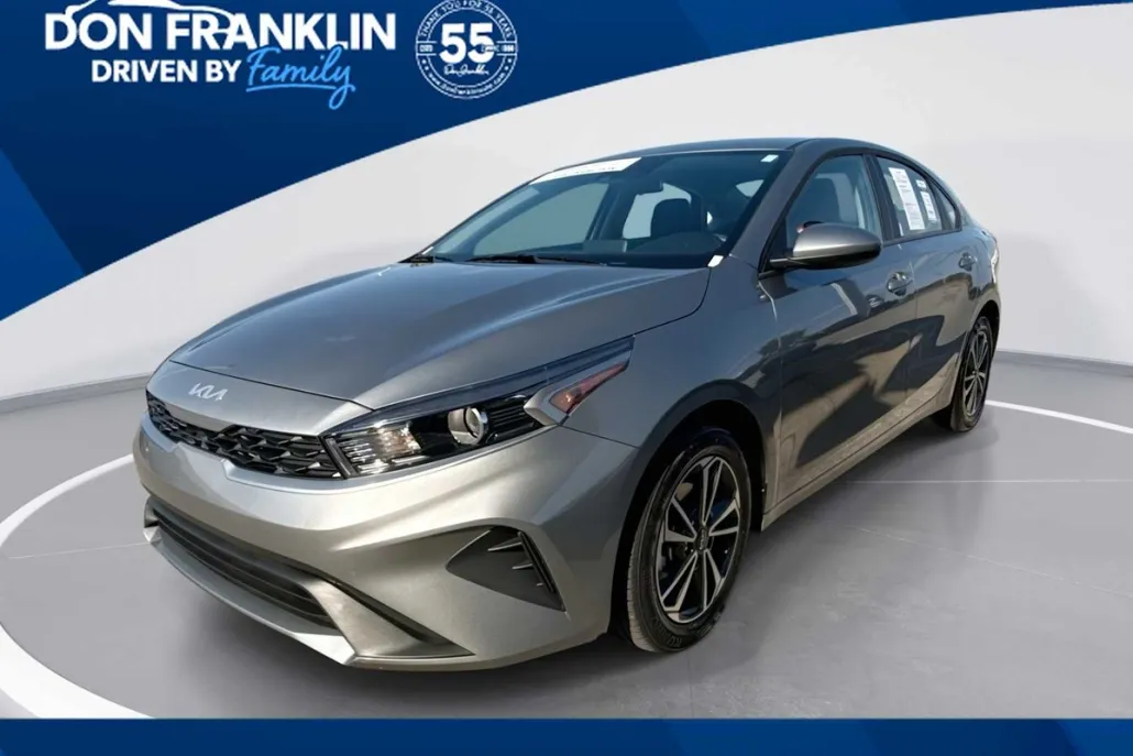 2024 Kia Forte LXS photo 1
