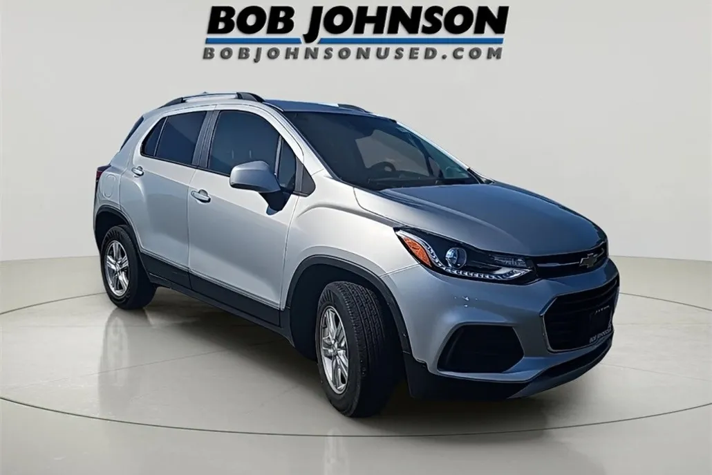 2022 Chevrolet Trax LT photo 1