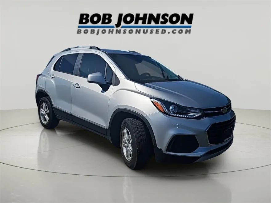 2022 Chevrolet Trax LT photo 1