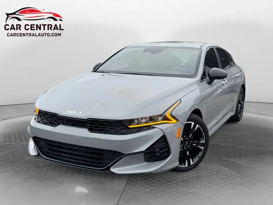 2022 Kia K5 GT-Line photo 1