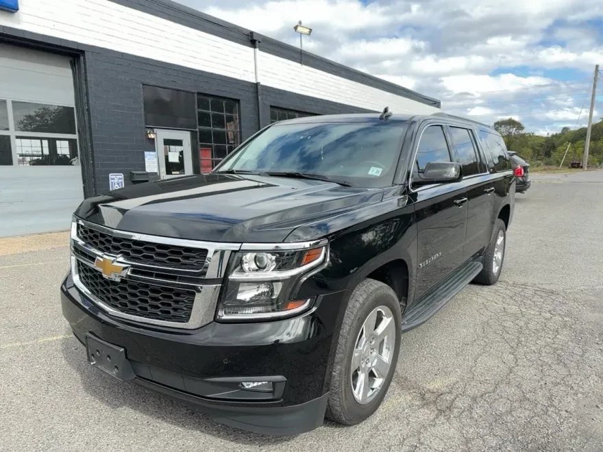 2020 Chevrolet Suburban LT photo 1