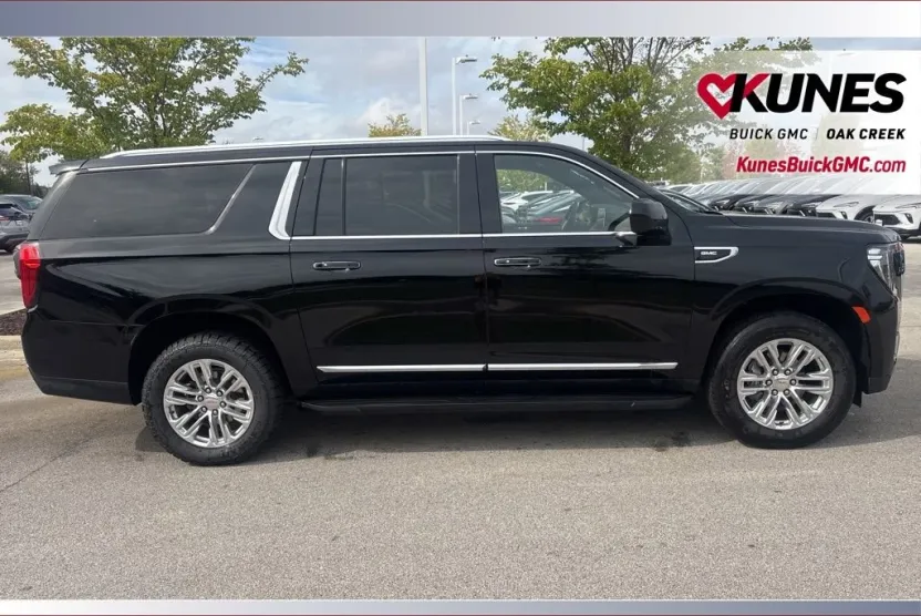2024 Gmc Yukon XL SLT photo 1