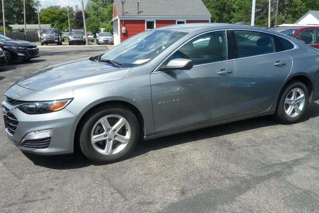 2023 Chevrolet Malibu 1LT photo 1