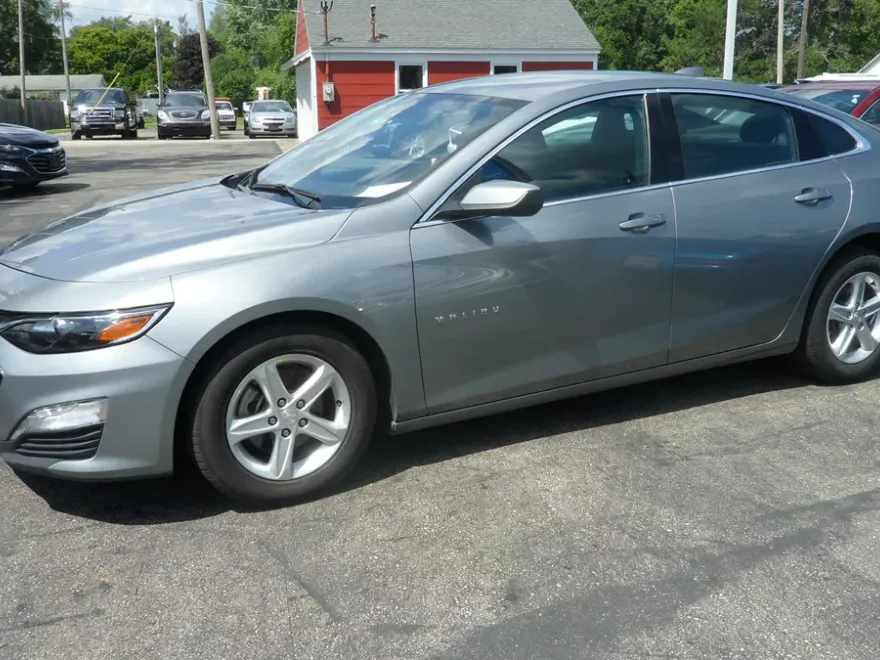 2023 Chevrolet Malibu 1LT photo 1