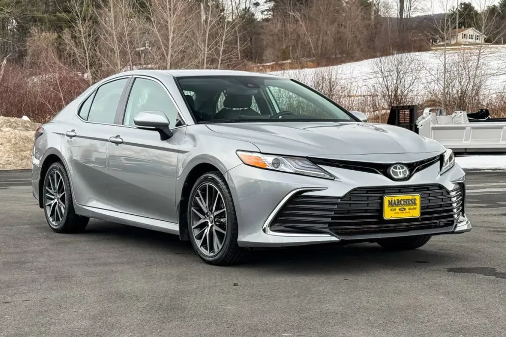 2023 Toyota Camry XLE photo 1