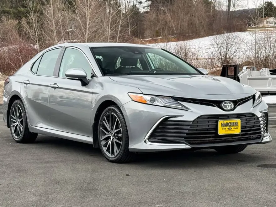 2023 Toyota Camry XLE photo 1