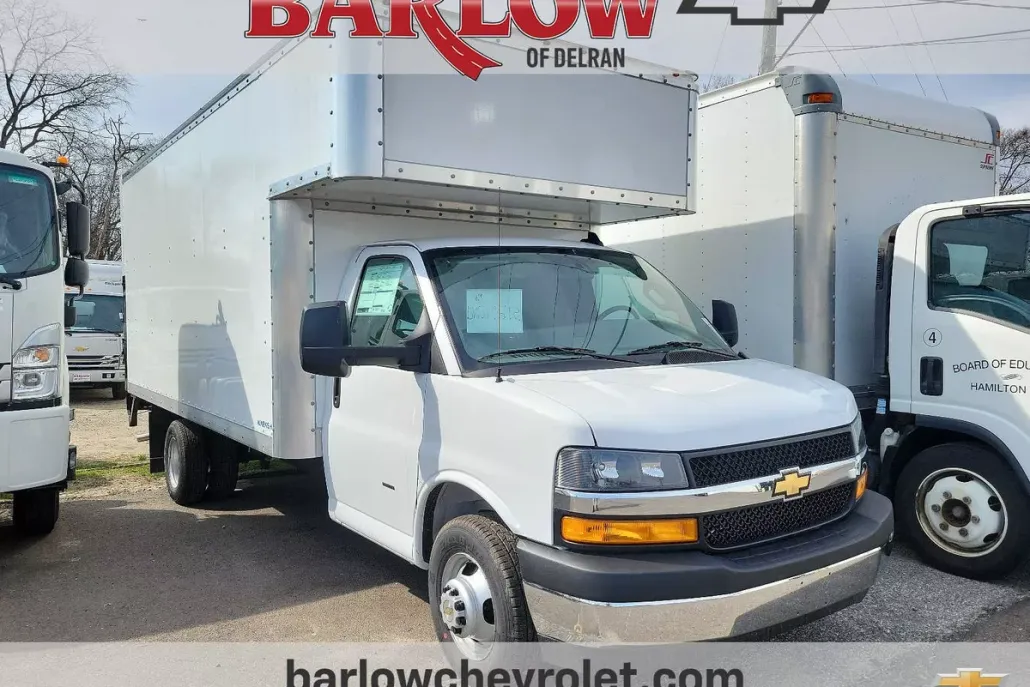 2023 Chevrolet Express Cutaway 3500 photo 1