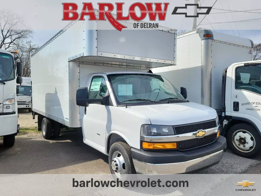 2023 Chevrolet Express Cutaway 3500 photo 1