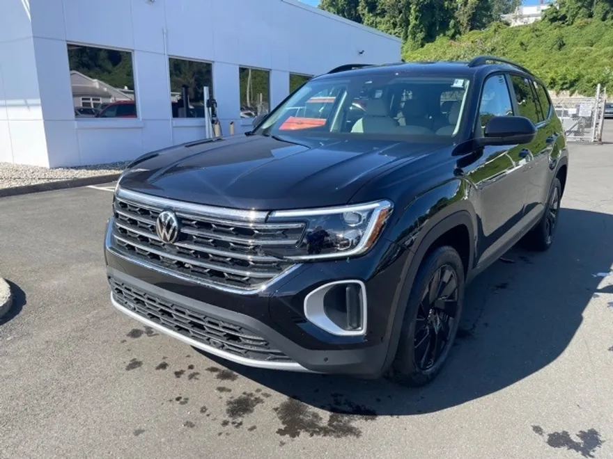2026 Volkswagen Atlas SE Technology photo 1