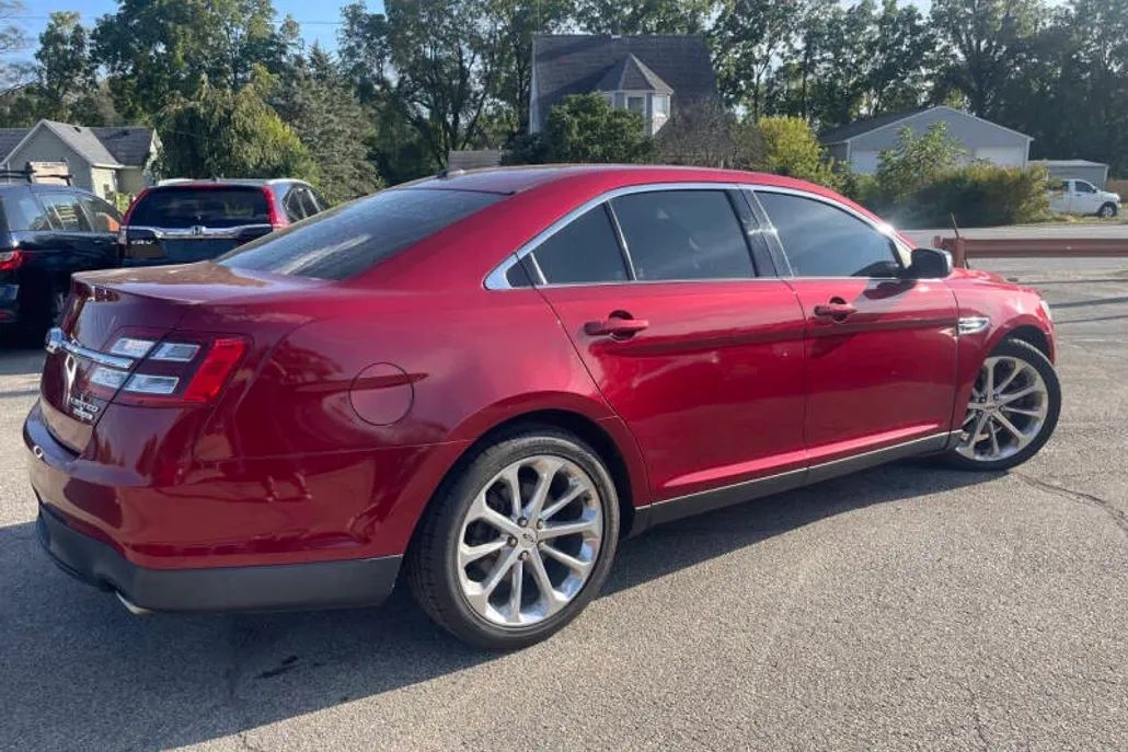 2015 Ford Taurus Limited photo 1