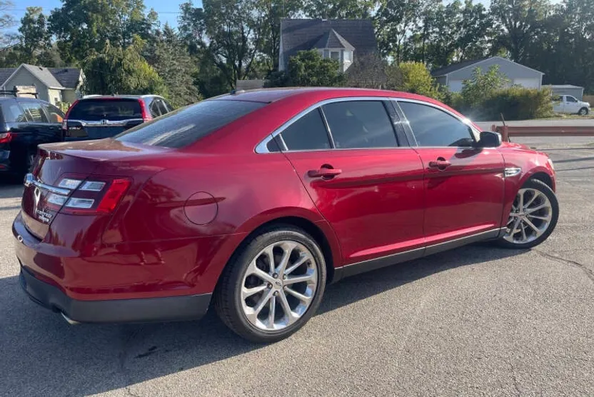 2015 Ford Taurus Limited photo 1