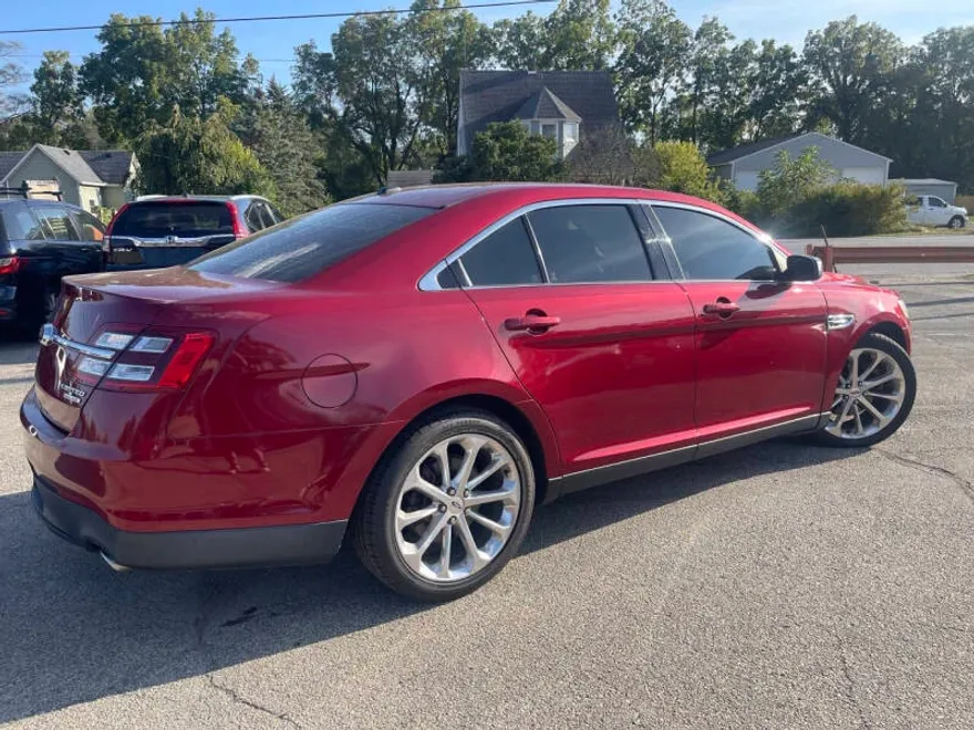 2015 Ford Taurus Limited photo 1