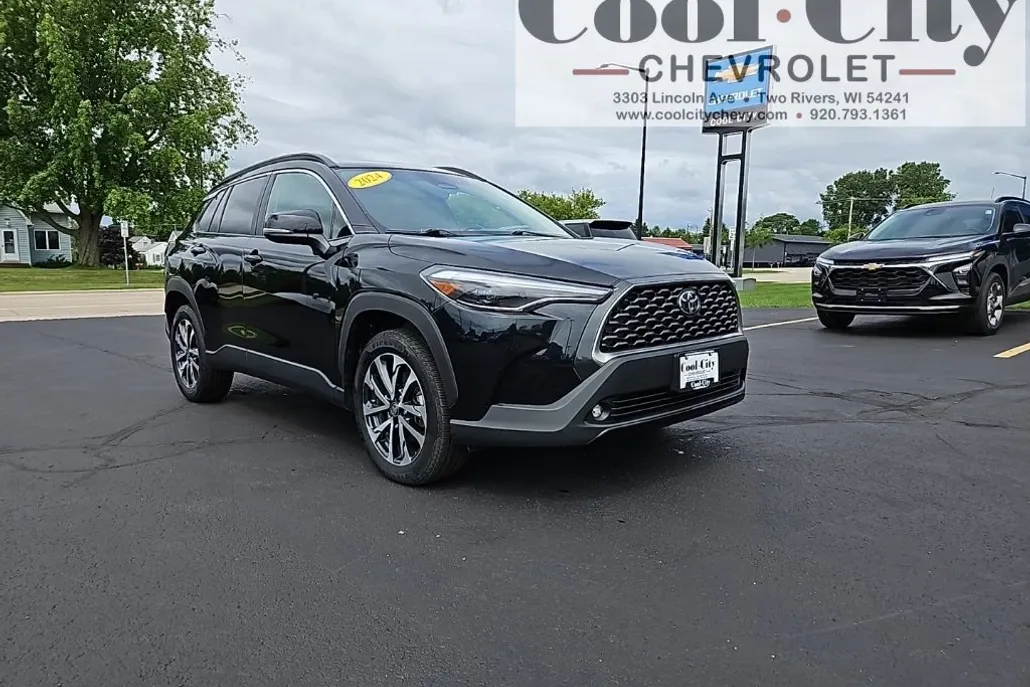 2024 Toyota Corolla Cross XLE photo 1