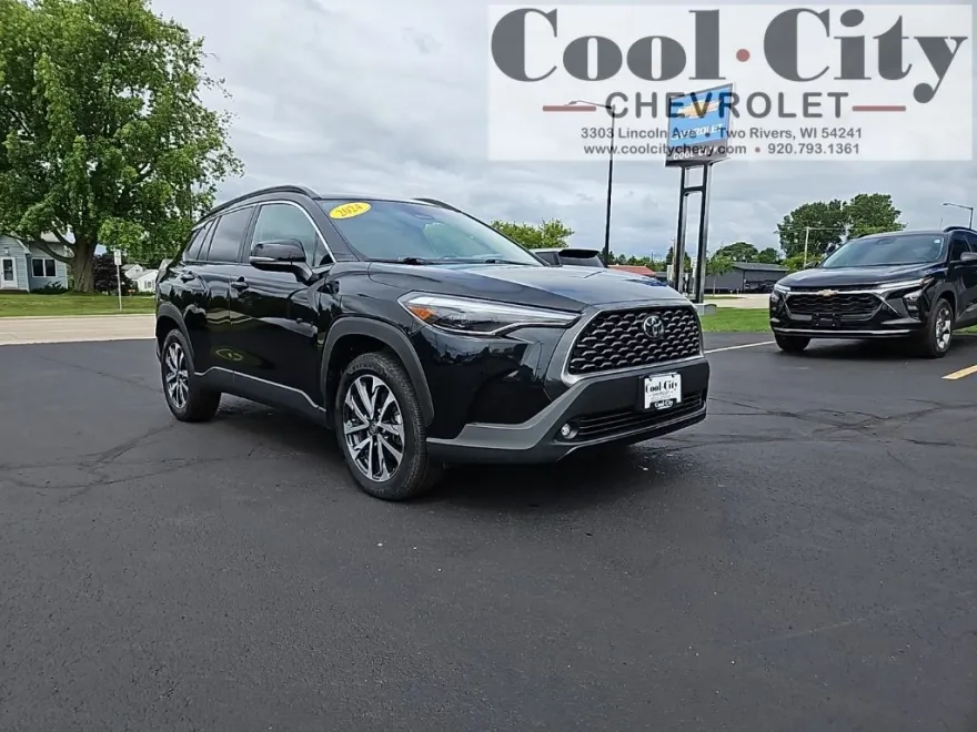 2024 Toyota Corolla Cross XLE photo 1