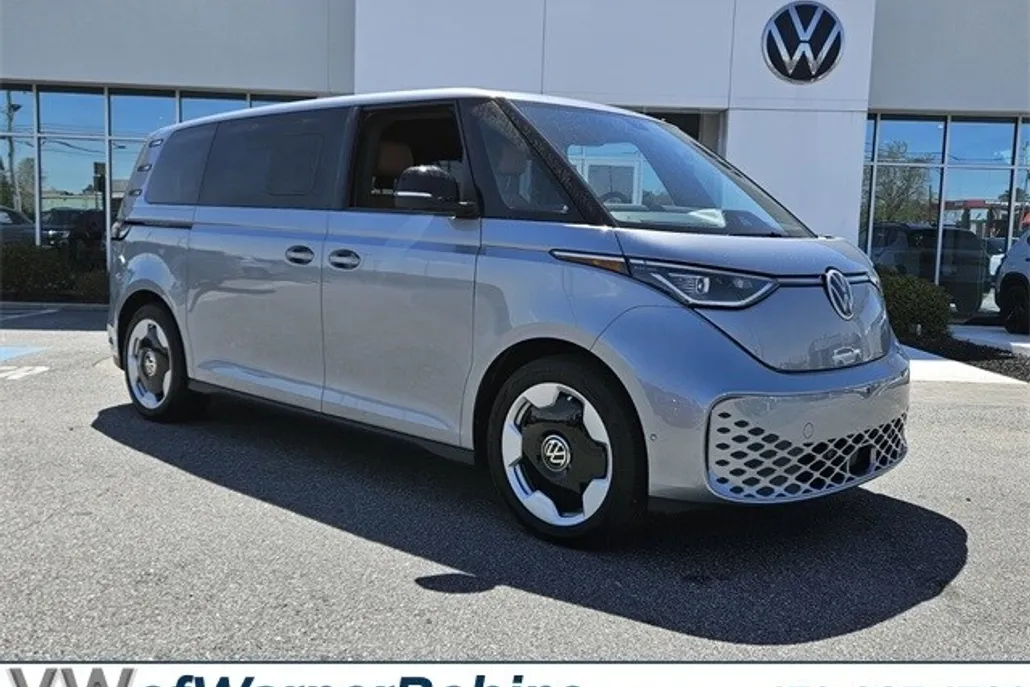 2025 Volkswagen ID. Buzz Pro Plus photo 1