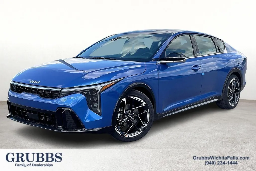 2025 Kia K4 GT-Line photo 1