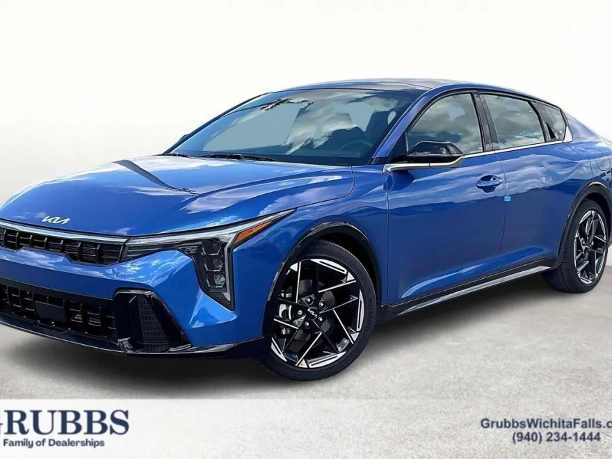 2025 Kia K4 GT-Line photo 1