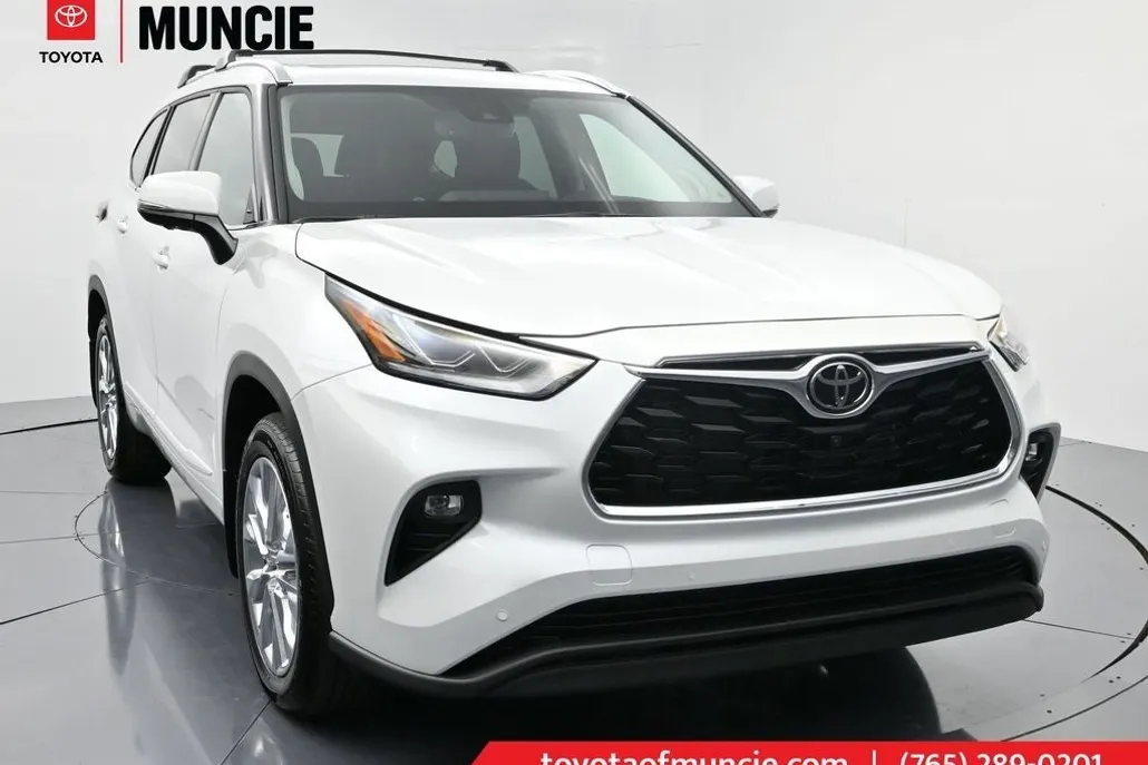 2025 Toyota Highlander Limited photo 1