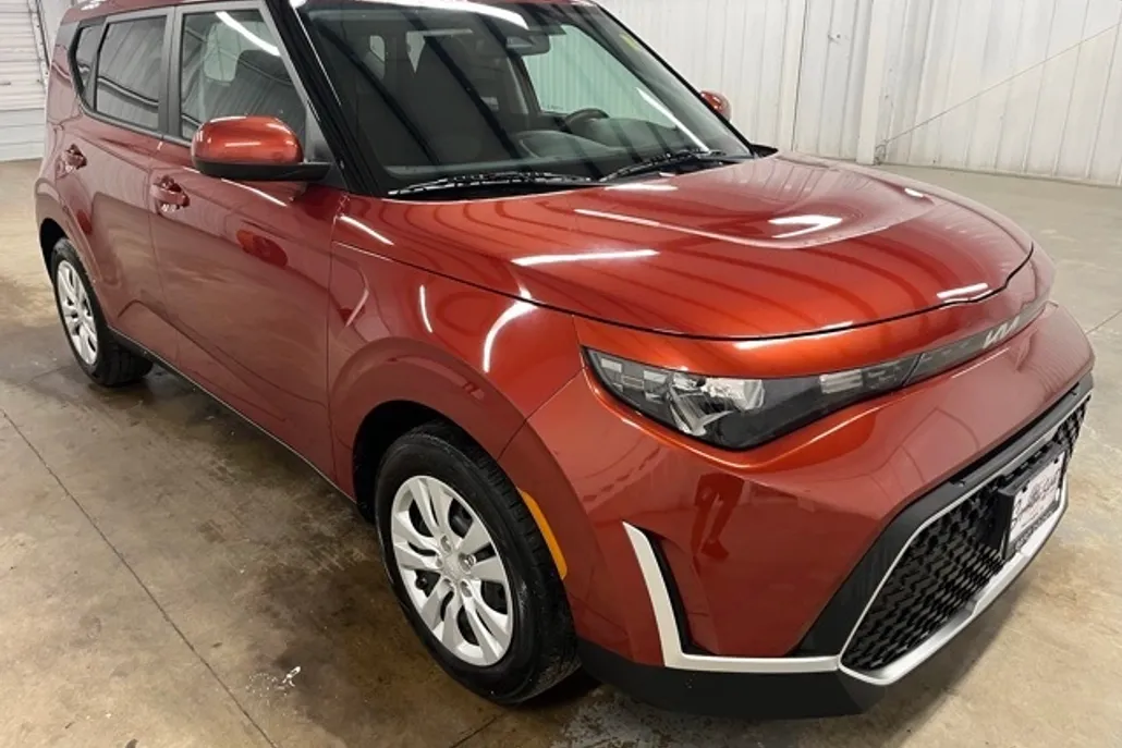 2023 Kia Soul LX photo 1
