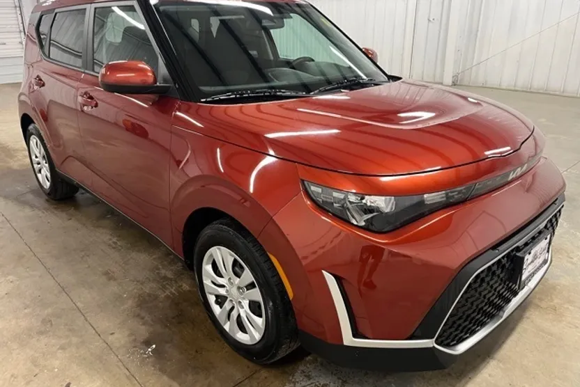 2023 Kia Soul LX photo 1
