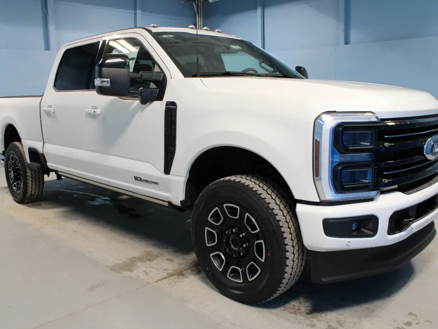 2025 Ford F-250 Platinum photo 1