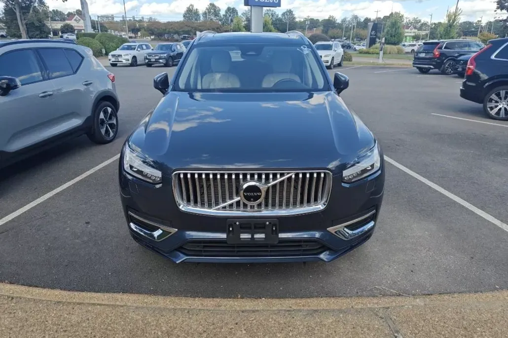 2023 Volvo XC90 Plus photo 1