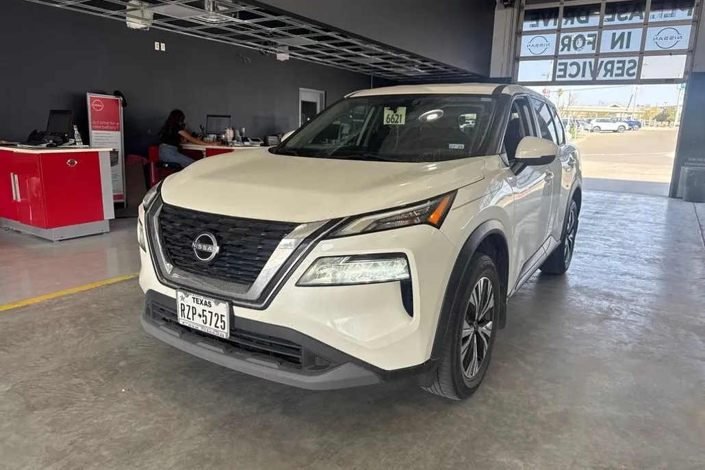 2022 Nissan Rogue SV photo 1