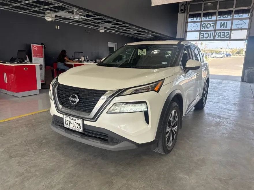 2022 Nissan Rogue SV photo 1