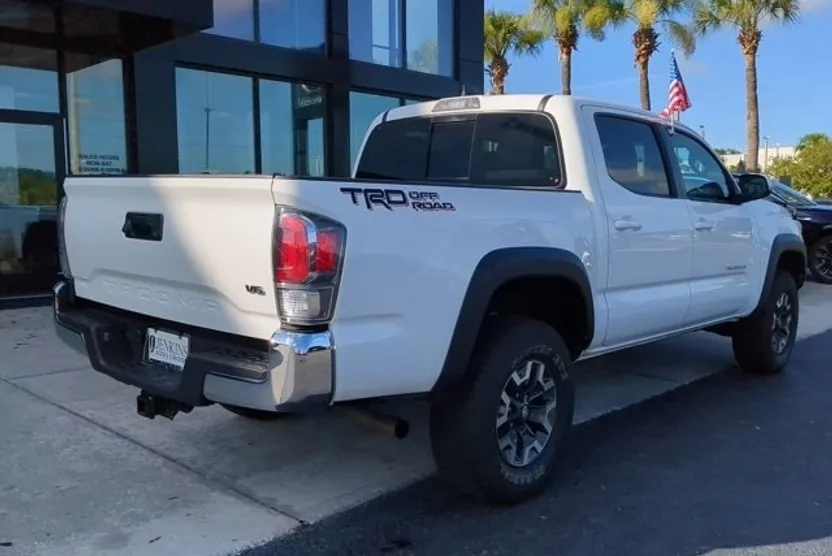2023 Toyota Tacoma TRD Off-Road V6 photo 1