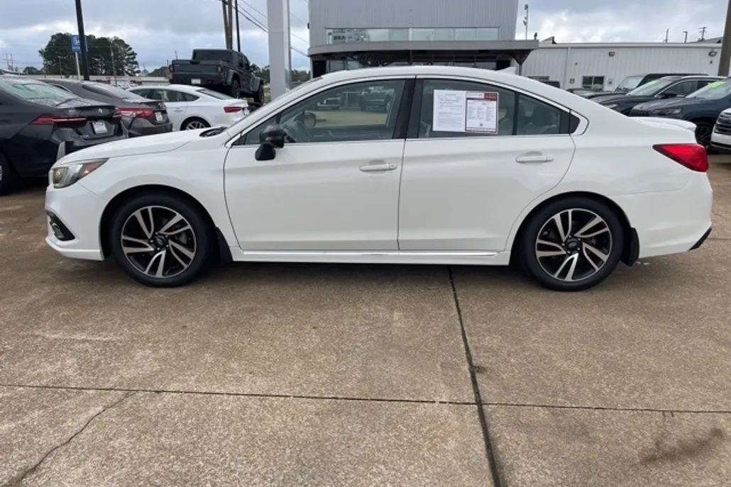 2018 Subaru Legacy 2.5i photo 1