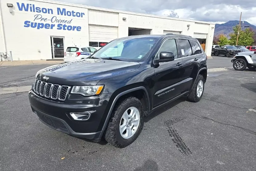 2017 Jeep Grand Cherokee Laredo photo 1