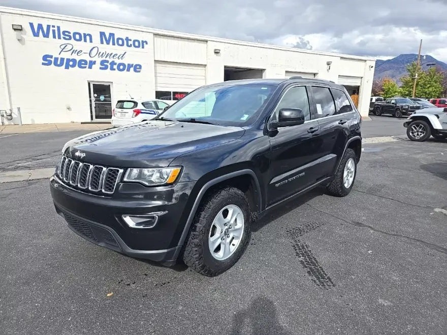 2017 Jeep Grand Cherokee Laredo photo 1